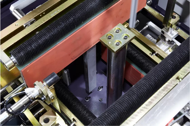 Machine de formage intelligente intelligente pour aliments, café, parfums et boîtes de téléphone