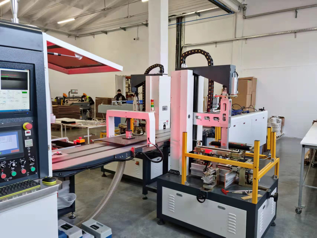 Machine de collage de boîtes rigides semi-automatique pour aliments sucrés